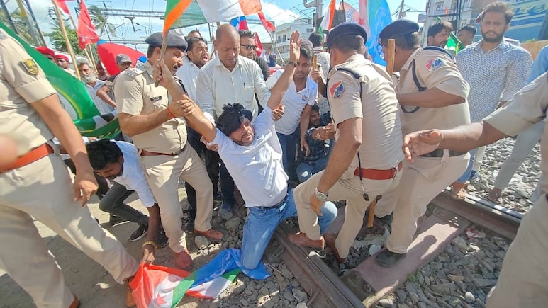 Bihar Bandh Live: महागठबंधन का चक्का जाम, राहुल गांधी और तेजस्वी यादव भी मौजूद