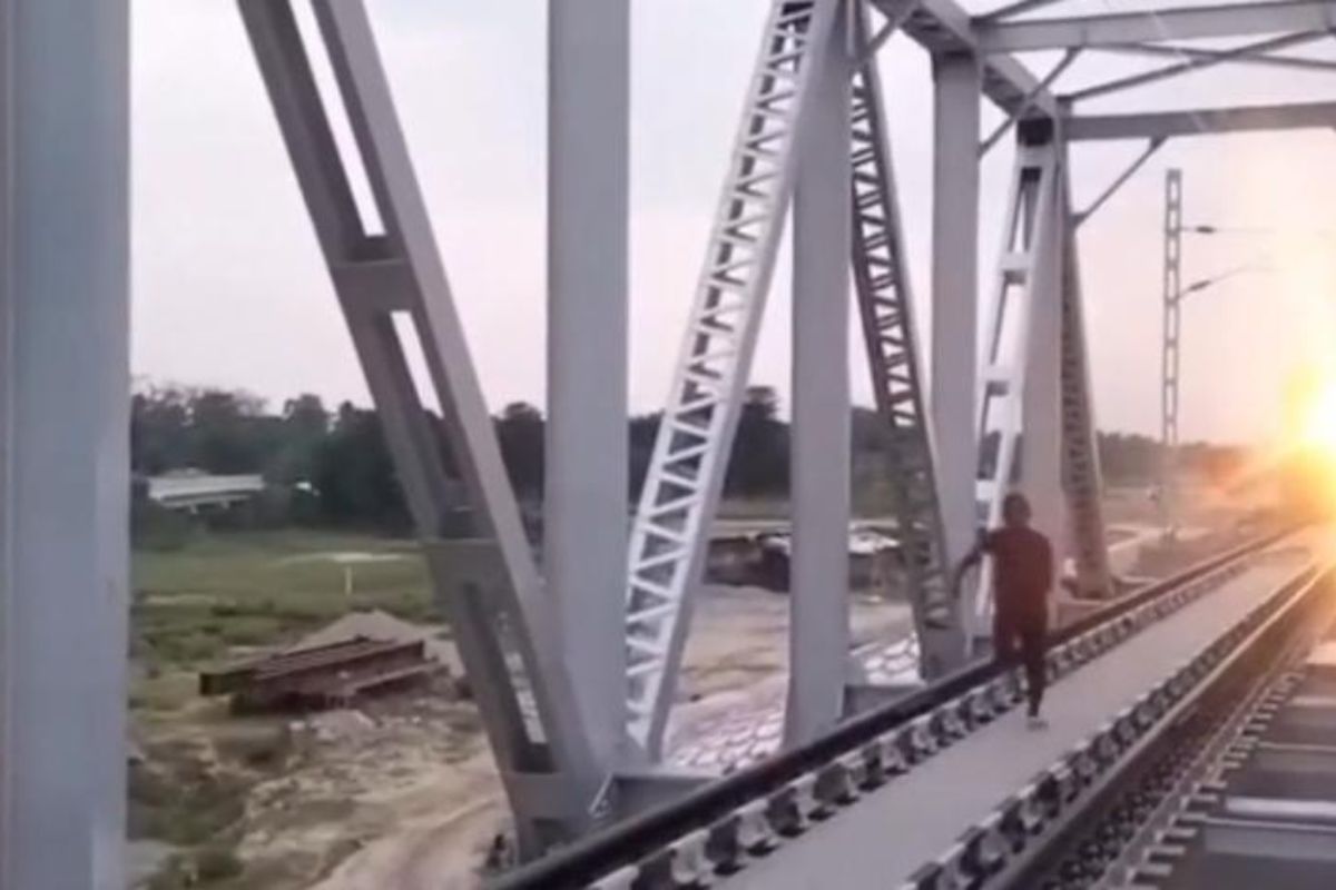 Bihar News: रेलवे ट्रैक पर रील बनाना पड़ा भारी, बिहार में 10वीं के छात्र की ट्रायल ट्रेन से कटकर मौत